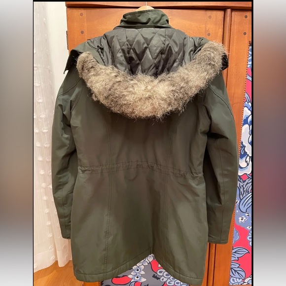 Women's Eddie Bauer Weatheredge Insulated
Jacket. Size Medium. Color: Army Green - Picture 2 of 4